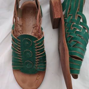 Latigo brand, leather sandal, green woven open toe, size 6.5.